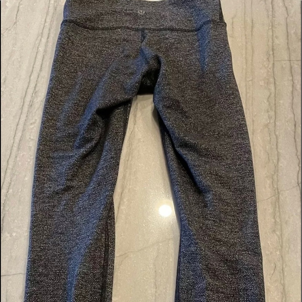 LULULEMON LEGGINGS SIZE 2